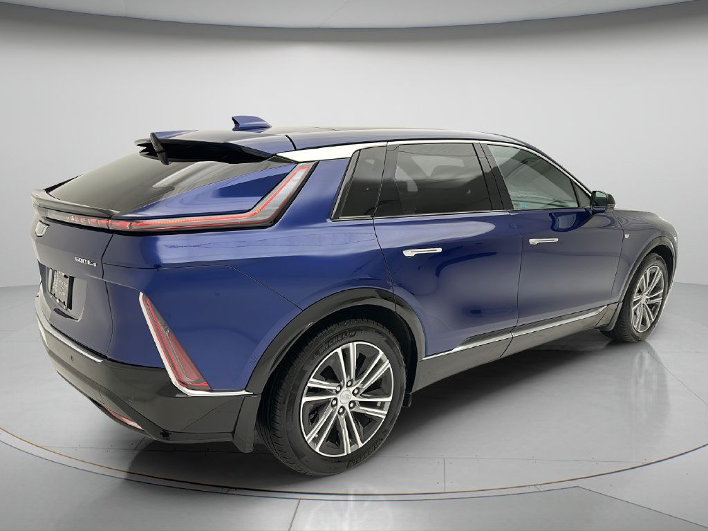 Used 2024 Cadillac Lyriq Luxury w/ LPO, Floor Liner Package AWD/4WD image 5