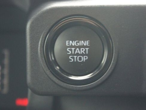 Used 2025 Toyota Tacoma SR5 AWD/4WD image 8