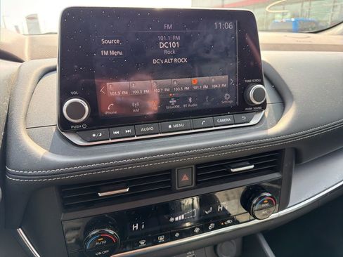 Used 2023 Nissan Rogue SV image 13