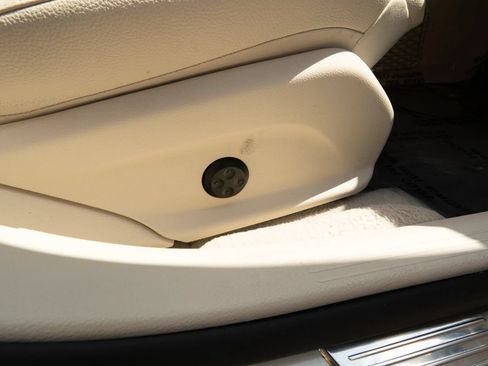 Used 2017 Mercedes-Benz E 300 image 14