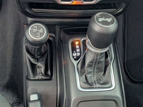 Used 2025 Jeep Wrangler Unlimited Sahara image 21