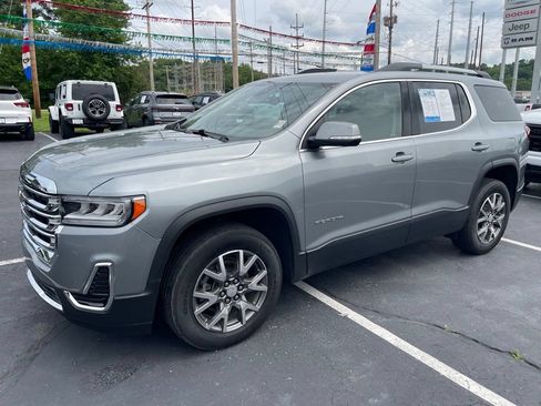 Used 2023 GMC Acadia SLE w/ Driver Convenience Package FWD image 2