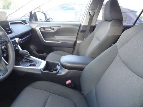 Used 2025 Toyota RAV4 XLE image 9