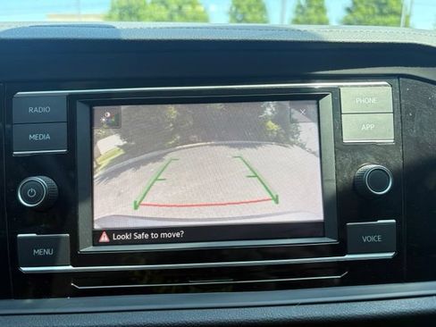 Used 2020 Volkswagen Jetta SE w/ SE Cold Weather Package FWD image 33