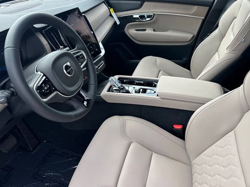 New 2026 Volvo XC90 B6 Plus image 8