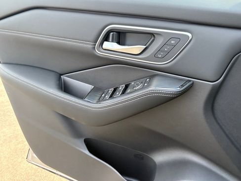 New 2026 Nissan Rogue Platinum image 16