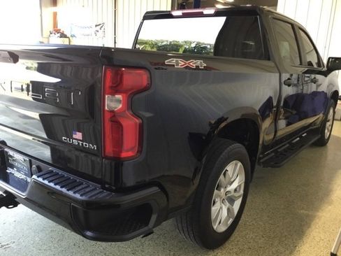 Used 2020 Chevrolet Silverado 1500 Custom w/ Custom Value Package image 4