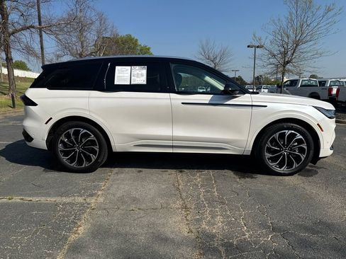 Used 2024 Lincoln Nautilus Reserve w/ Equipment Group 202A image 4