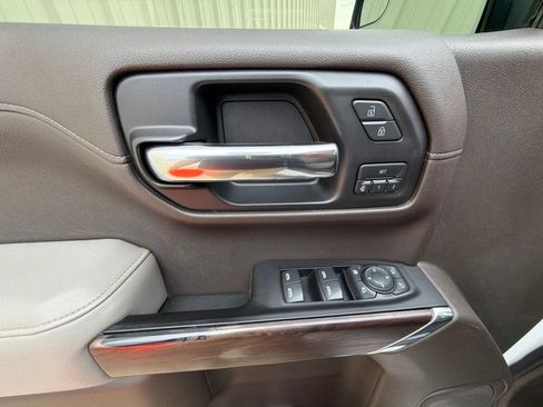 Used 2019 GMC Sierra 1500 SLT w/ X31 Off-Road Package AWD/4WD image 13