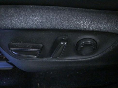 Used 2024 Toyota Highlander XLE FWD image 15