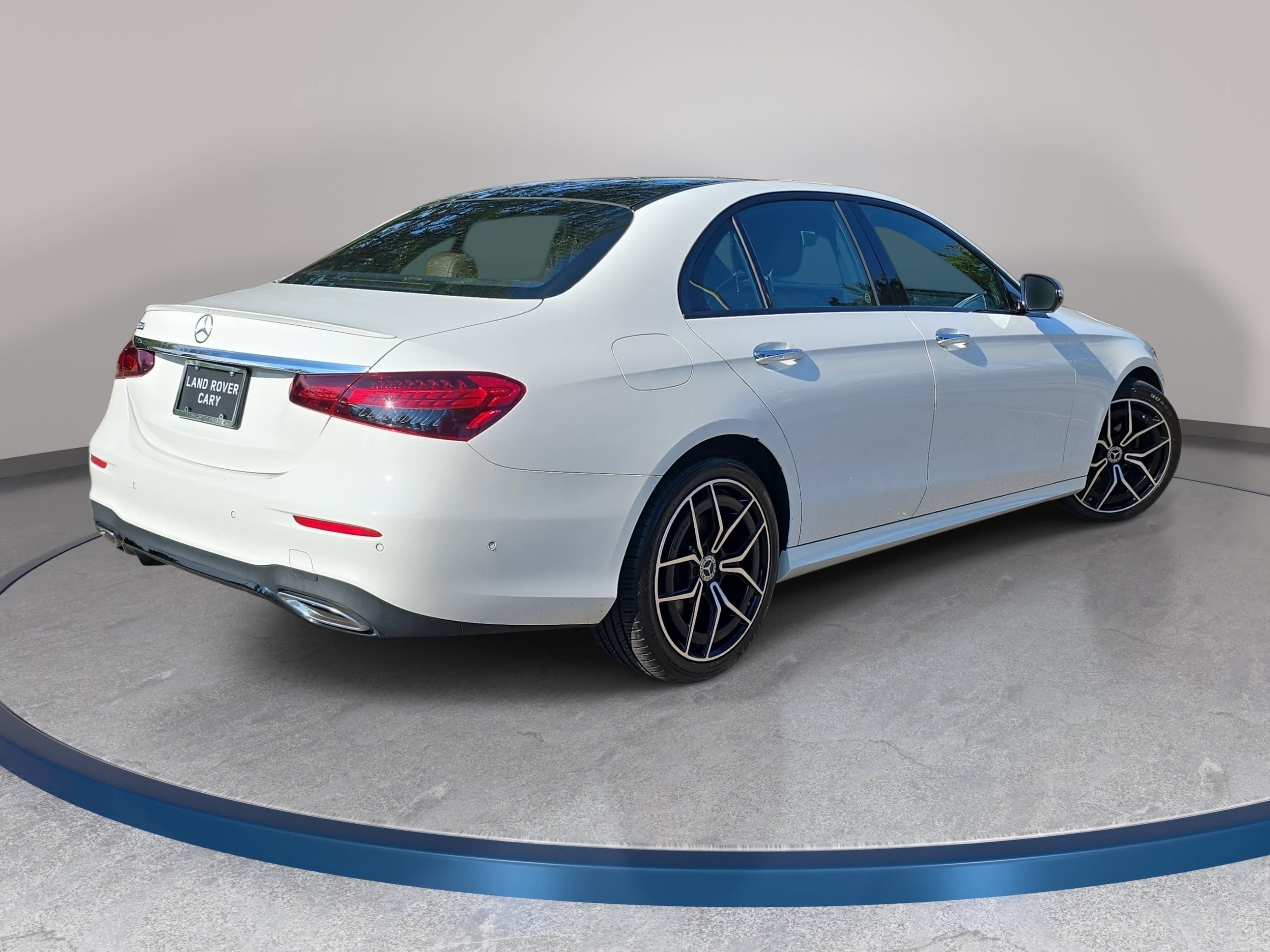 Used 2022 Mercedes-Benz E 350 Sedan image 5