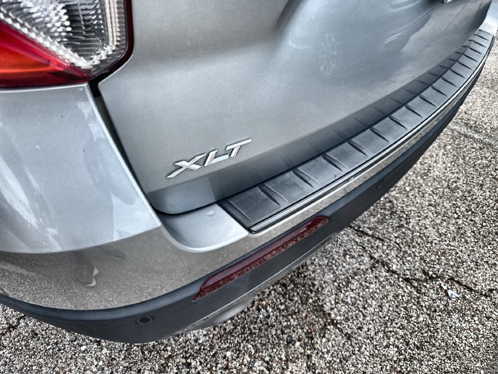 Used 2023 Ford Explorer XLT w/ Equipment Group 202A RWD image 5