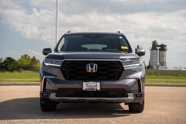 Used 2025 Honda Pilot Elite image 2