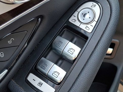 Used 2018 Mercedes-Benz GLC 300 4MATIC image 24