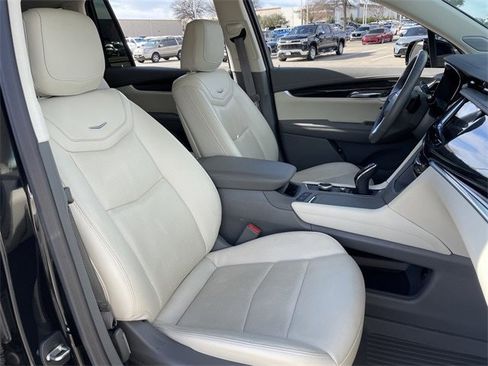 Used 2023 Cadillac XT6 Premium Luxury w/ Technology Package image 28