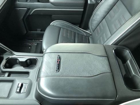 Used 2024 GMC Sierra 2500 AT4X image 17