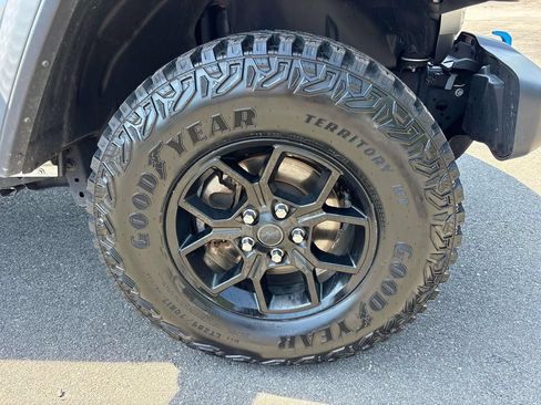 Used 2024 Jeep Wrangler Unlimited AWD/4WD image 33
