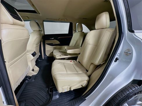 Used 2017 Toyota Highlander Limited image 30