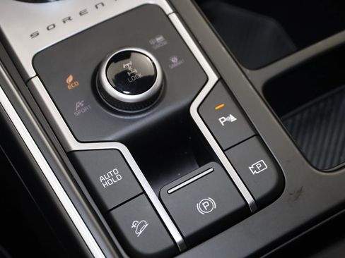 Used 2025 Kia Sorento EX image 29