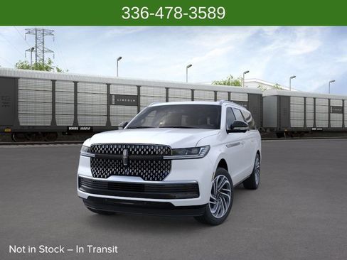 New 2026 Lincoln Navigator L Reserve AWD/4WD image 2