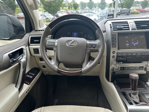 Used 2018 Lexus GX 460 Premium AWD/4WD image 16