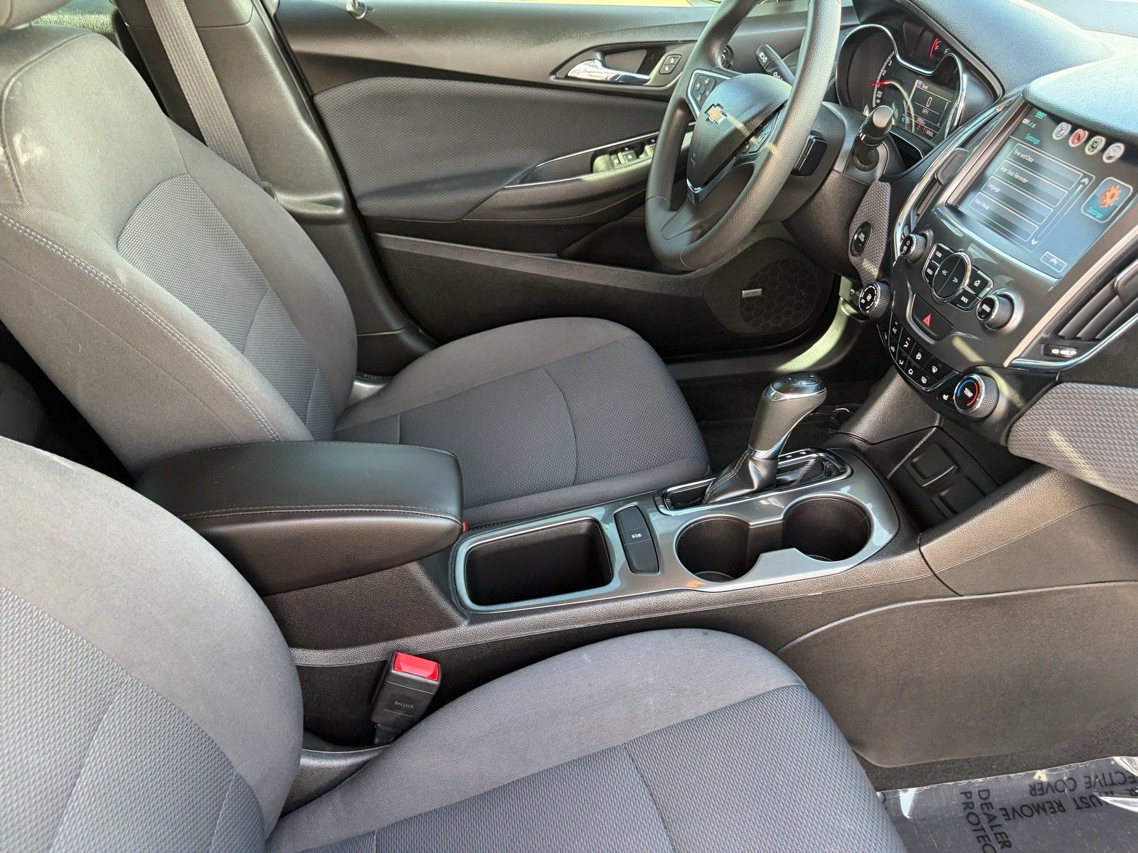Used 2018 Chevrolet Cruze LT w/ Sun And Sound Package FWD image 11
