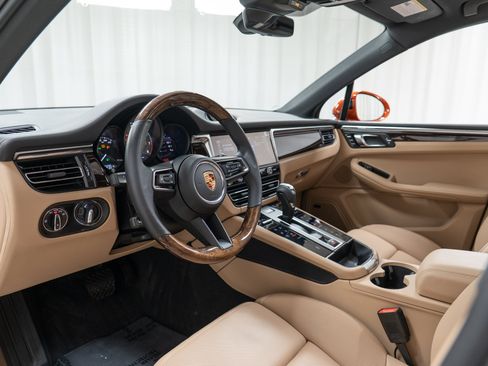 Certified 2024 Porsche Macan S AWD/4WD image 18