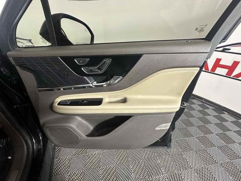 Used 2021 Lincoln Corsair FWD w/ Premium Package image 16