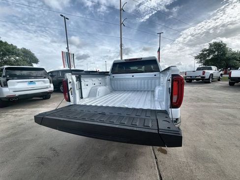 Used 2025 GMC Sierra 1500 SLT AWD/4WD image 25