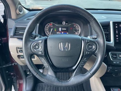 Certified 2017 Honda Pilot Touring image 21