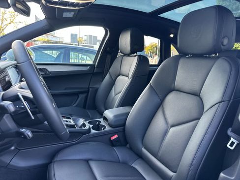 New 2026 Porsche Macan image 5