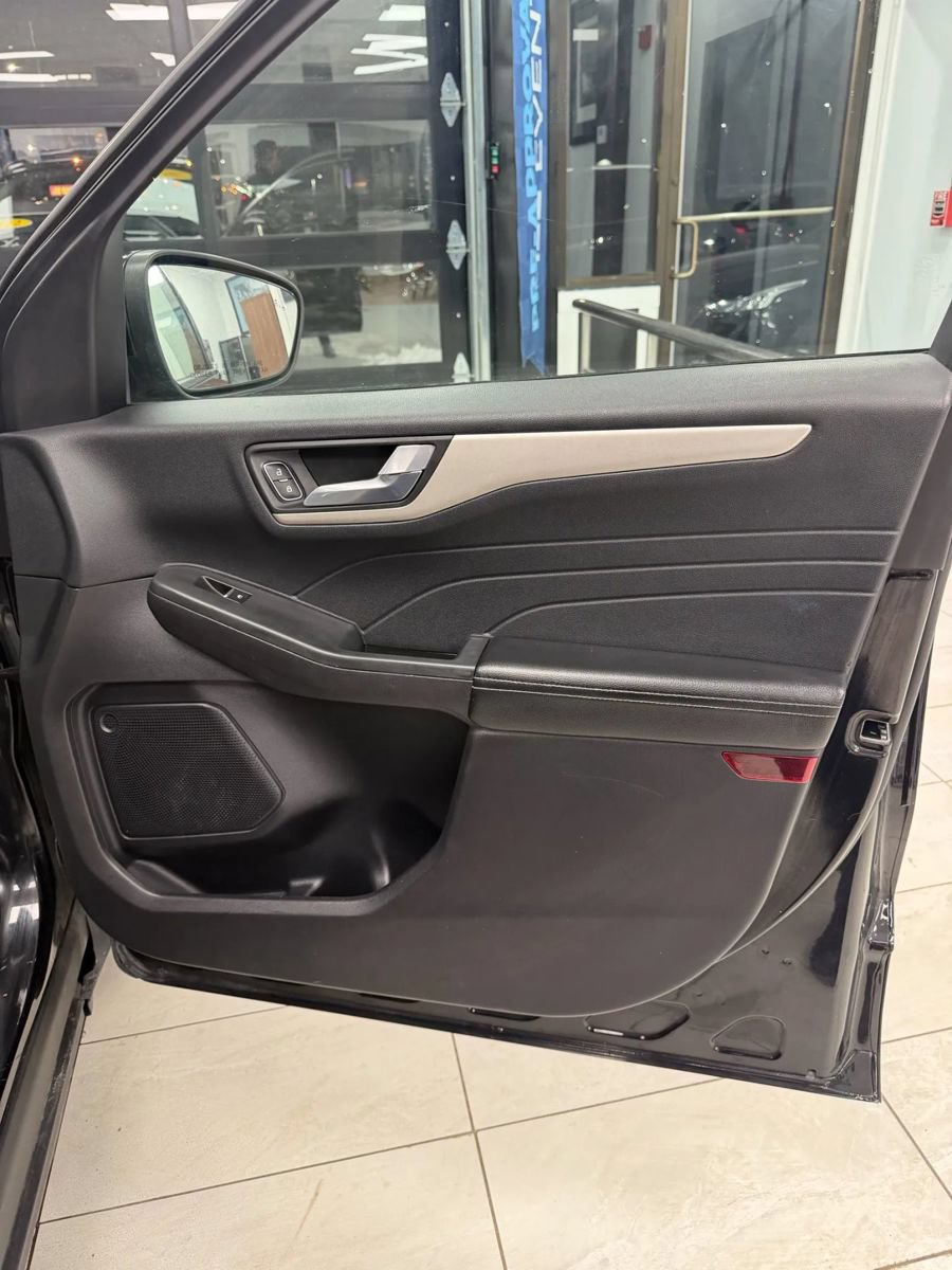 Used 2022 Ford Escape SEL FWD image 19