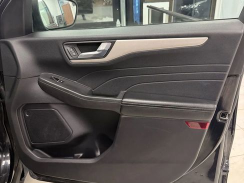 Used 2022 Ford Escape SEL image 19