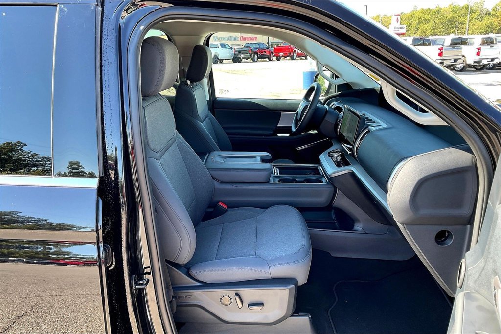 Used 2026 Ford Expedition Active AWD/4WD image 16