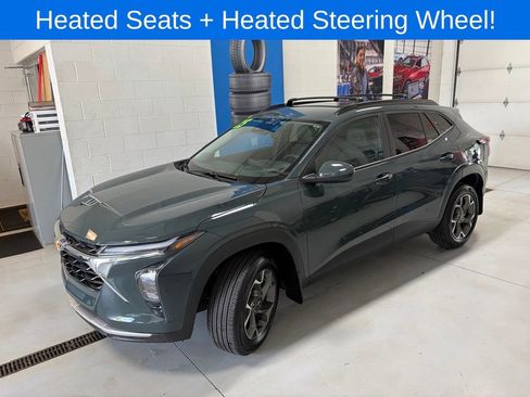 Used 2025 Chevrolet Trax LT w/ LT Convenience Package FWD image 4