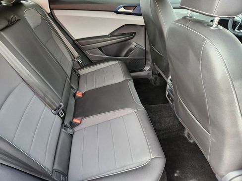 Used 2024 Volkswagen Taos SE image 20