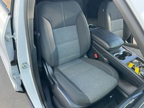 Used 2025 GMC Acadia Elevation image 28