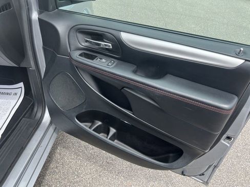Used 2019 Dodge Grand Caravan GT image 19