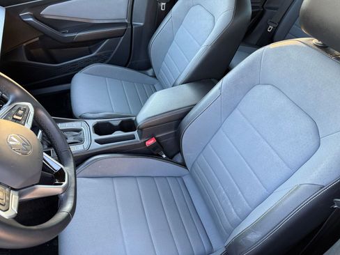 Used 2025 Volkswagen Jetta SE image 37