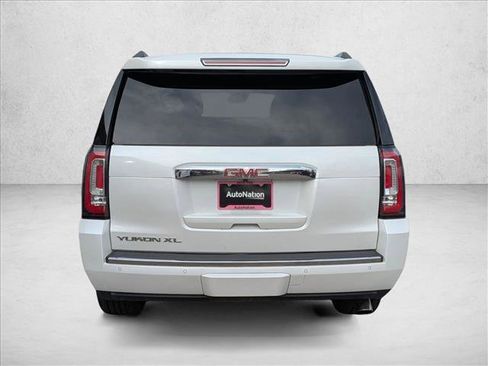 Used 2018 GMC Yukon XL Denali image 6