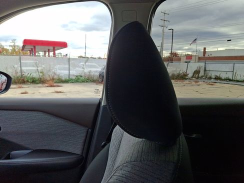 Used 2023 Nissan Rogue SV image 17