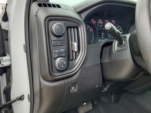 Used 2024 Chevrolet Silverado 2500 Custom w/ Custom Value Package image 17