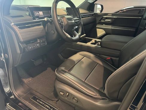 Used 2025 GMC Sierra EV Denali AWD/4WD image 5