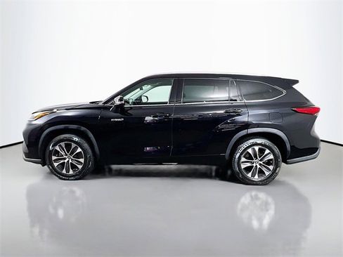 Used 2021 Toyota Highlander XLE image 5