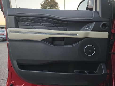 Used 2019 Ford Expedition Platinum image 31
