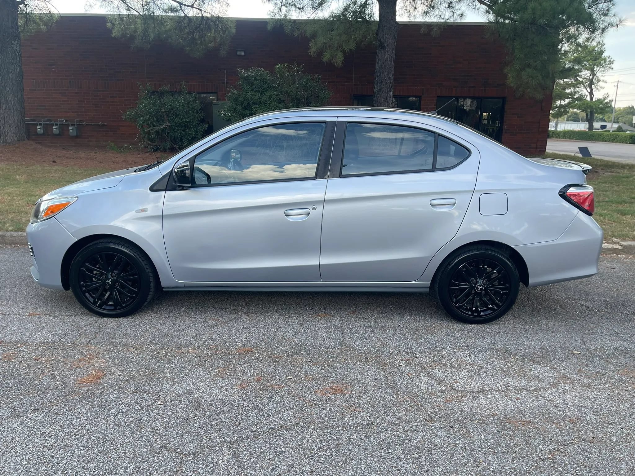 Used 2023 Mitsubishi Mirage G4 ES FWD image 2