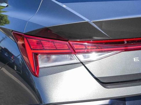 Certified 2025 Hyundai Elantra SEL FWD image 10