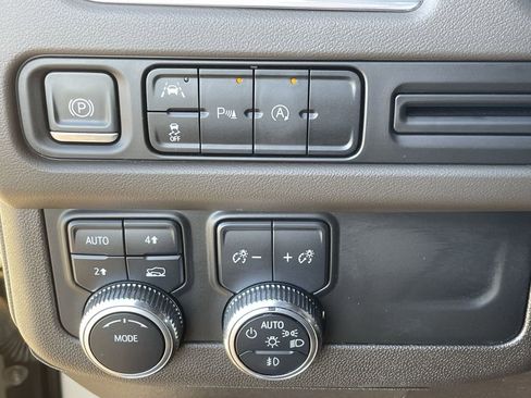 Used 2023 GMC Yukon XL SLT image 18