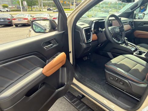 Certified 2024 GMC Canyon AT4 AWD/4WD image 7