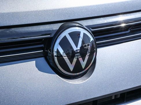 New 2025 Volkswagen Taos SE image 22